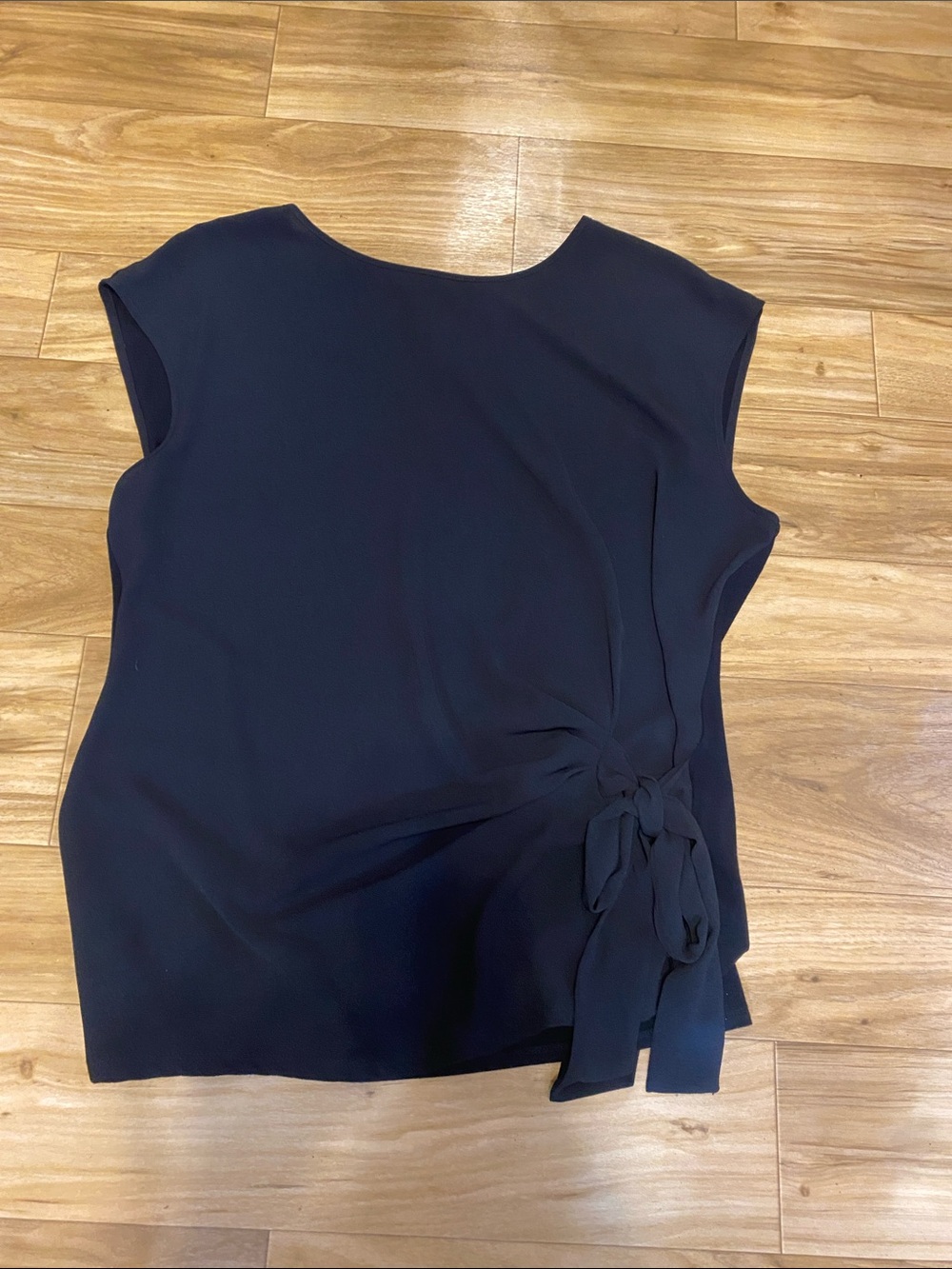 Vince Camuto Black Sleeveless Side-Tie Blouse;!size L